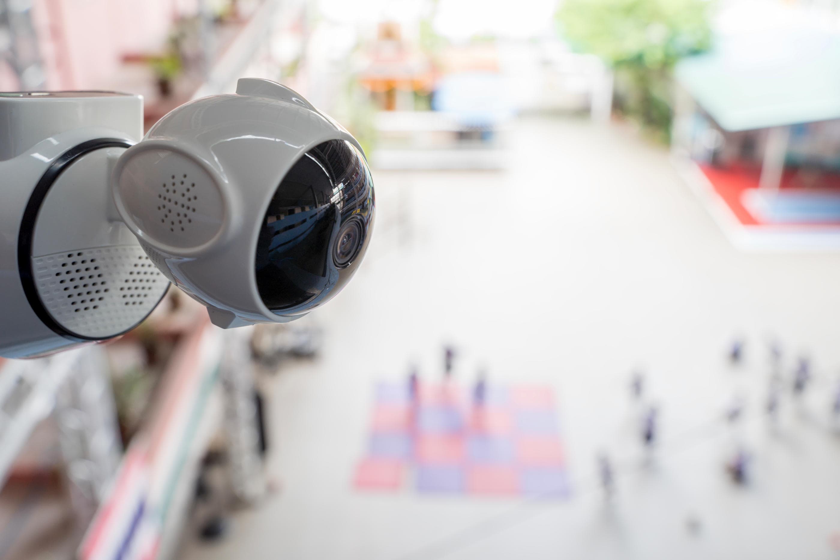 Face aux soupçons de violences, faut-il installer des caméras de surveillance dans les écoles et crèches ?